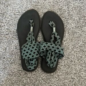 Sanuk Yoga Slings Black and Green Patterned Sandals